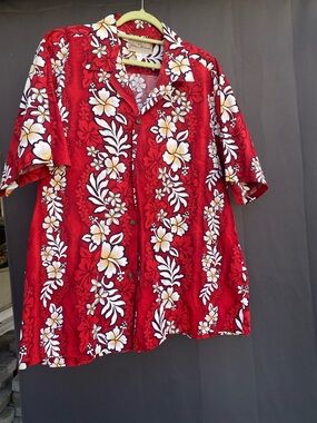 Hilo Hattie Red Hawaiian Floral Button-Down Shirt